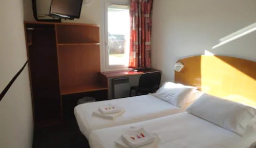 Standard Twin Room