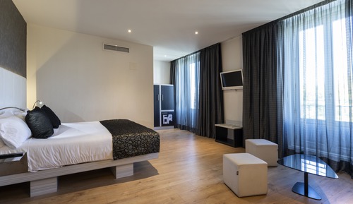 Junior Suite, Balcony, City View