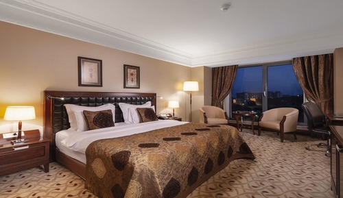 Premium Room, 1 King Bed, Club Lounge Access