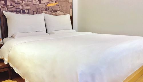 Deluxe Room, 1 Queen Bed