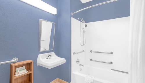 Studio Suite, 1 Queen Bed, Accessible, Non Smoking