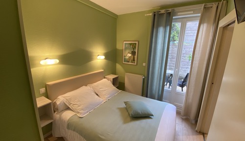 Economy Room