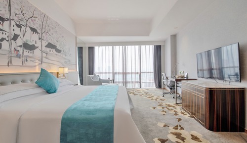 Deluxe Room, 1 King Bed(Complimentary Mini Bar and Night Snack)