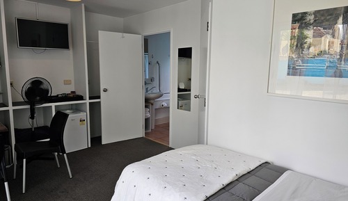 Deluxe Twin Room with Free Netflix