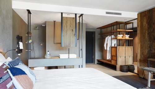 Suite, Balcony (Loewe)