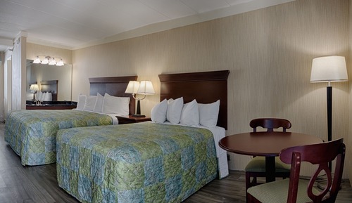 Room, Kitchenette (Efficiency, King Bed & One Double Bed)
