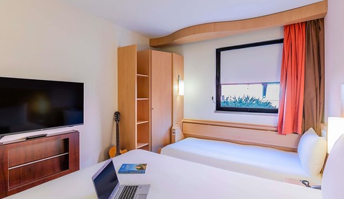 Room, Multiple Beds