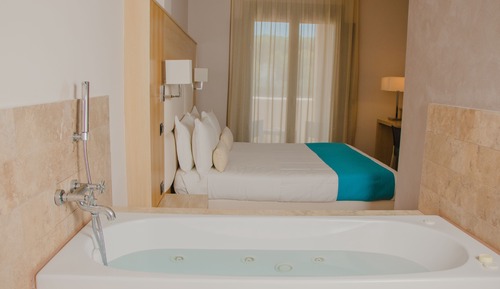 Suite, Hot Tub