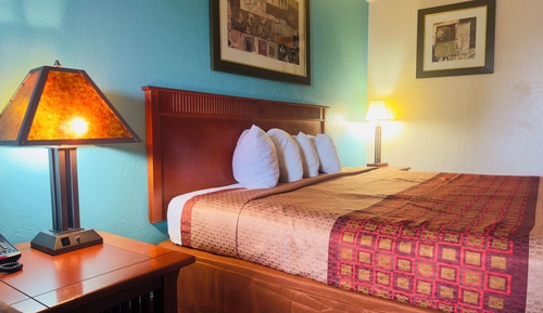 Standard Room, 1 King Bed