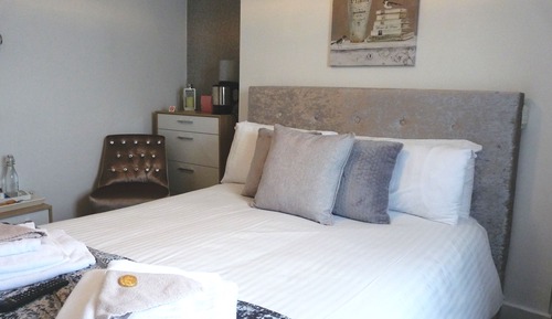 Double Room, Ensuite, Sea View (Room5)