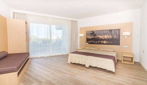 Family Room, Balcony
