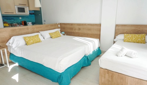 Studio, Balcony (2 adults+ 1 child)