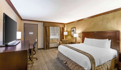 Standard Room, 1 King Bed, Accessible, Refrigerator & Microwave