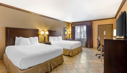 Standard Room, 2 Queen Beds, Non Smoking, Refrigerator & Microwave (Pet Friendly)