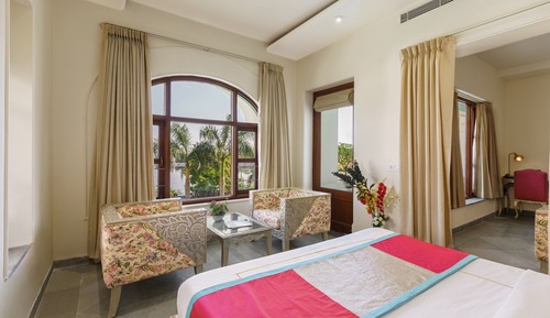 Heritage Lake View Silver Suite with Balcony