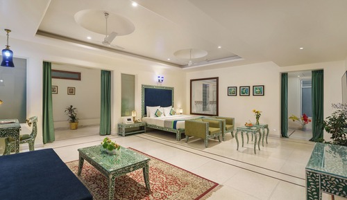 Heritage Executive Suite with Jacuzzi