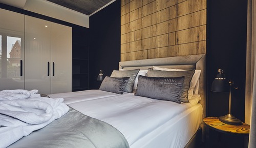 Standard Room, 1 King Bed, Partial View