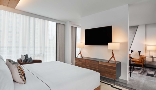 Suite, 1 King Bed, River View