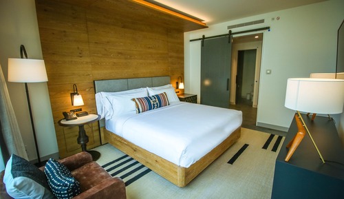 Deluxe Room, 1 King Bed, Accessible (Hearing)