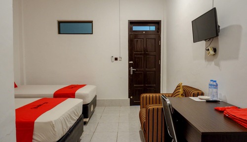 Deluxe Twin Room (Reddoorz)