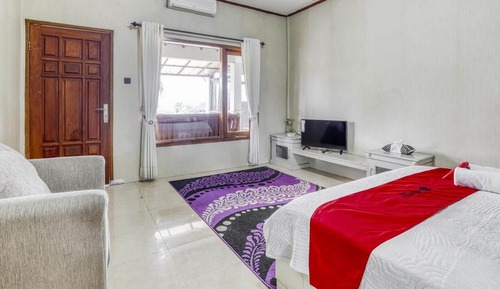 Deluxe Room (Reddoorz)