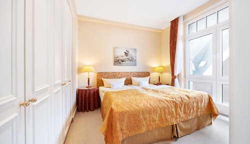 Junior Suite, 1 Queen Bed, City View