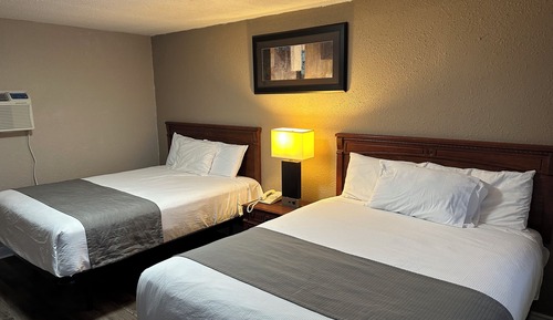 2 Queen Beds