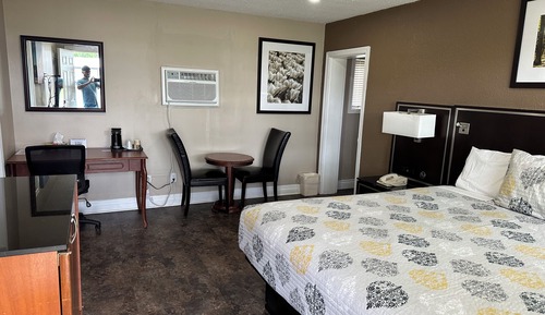 1 King Bed with Kitchenette