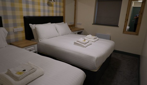 Family Room (Sleeps 3)