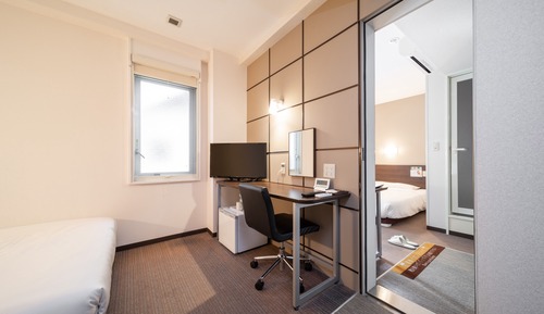 Connecting Room