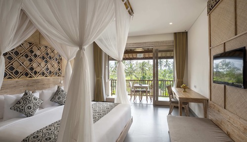 Suite with Pool View