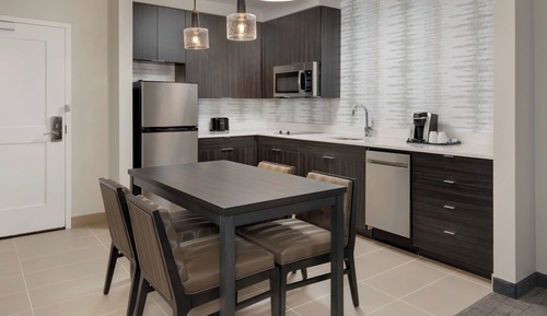 Suite, 1 Bedroom, Non Smoking (Mobility/Hearing Access, Roll-in Shwr)