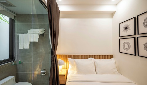 Standard Queen Room