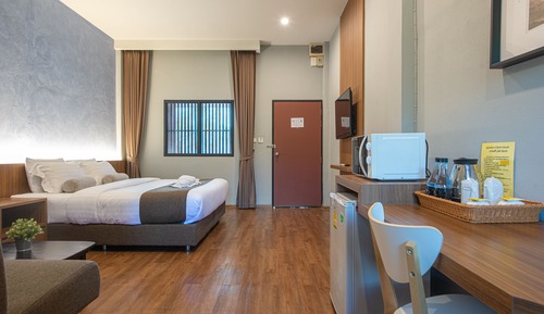 Suite, 1 Double Bed, Garden View