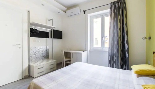 Deluxe Double Room (Yellow)