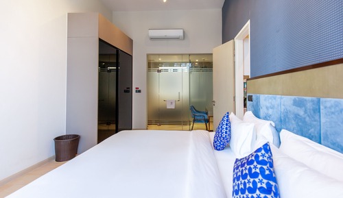One Bedroom Standard King