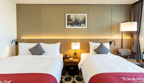 Deluxe Twin (Side Ocean View)