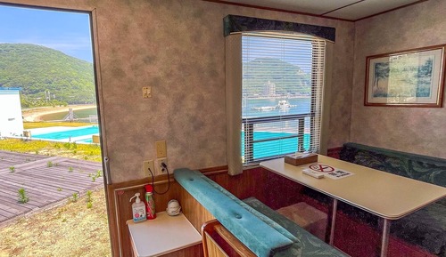 Trailer House B