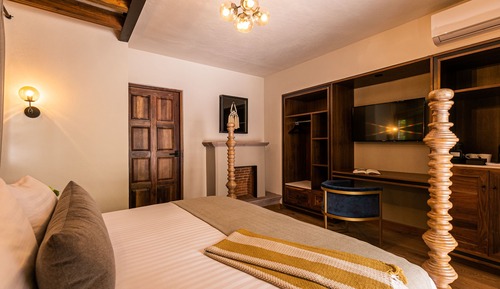 Classic Room (YEI)