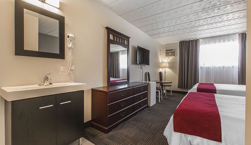 Economy Room, 2 Queen Beds (Half Basement)