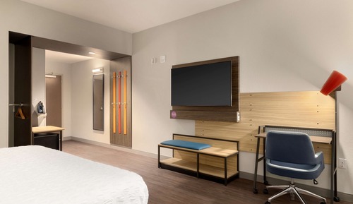 Room, 1 King Bed, Accessible (Mobility & Hearing, Roll-In Shower)
