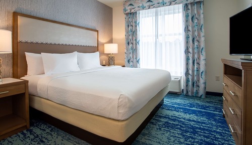Suite, 1 King Bed, Accessible, Bathtub