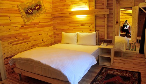 Room, Connecting Rooms