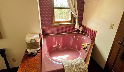 Comfort Studio Suite, 1 King Bed, Jetted Tub, Corner
