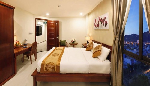 Basic Room, 1 King Bed