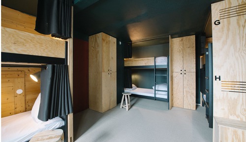 Family Room 8 beds
