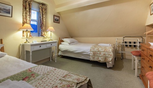 Twin Room, Shared Bathroom (Room 5)