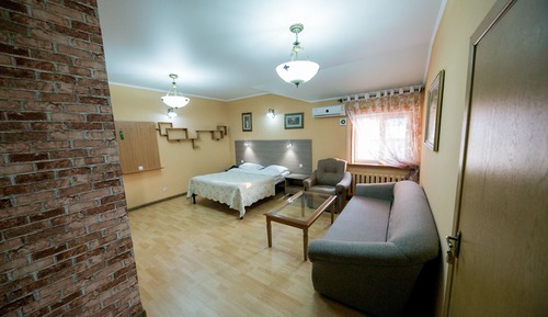Family Room, 2 Bedrooms
