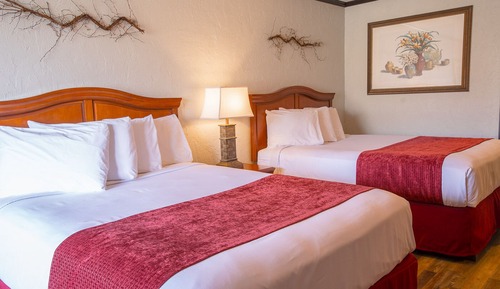 Traditional Room, 2 Queen Beds, Poolside