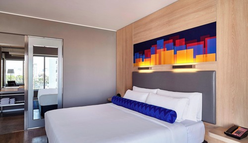 Suite, 1 King Bed, Non Smoking, City View (Corner)